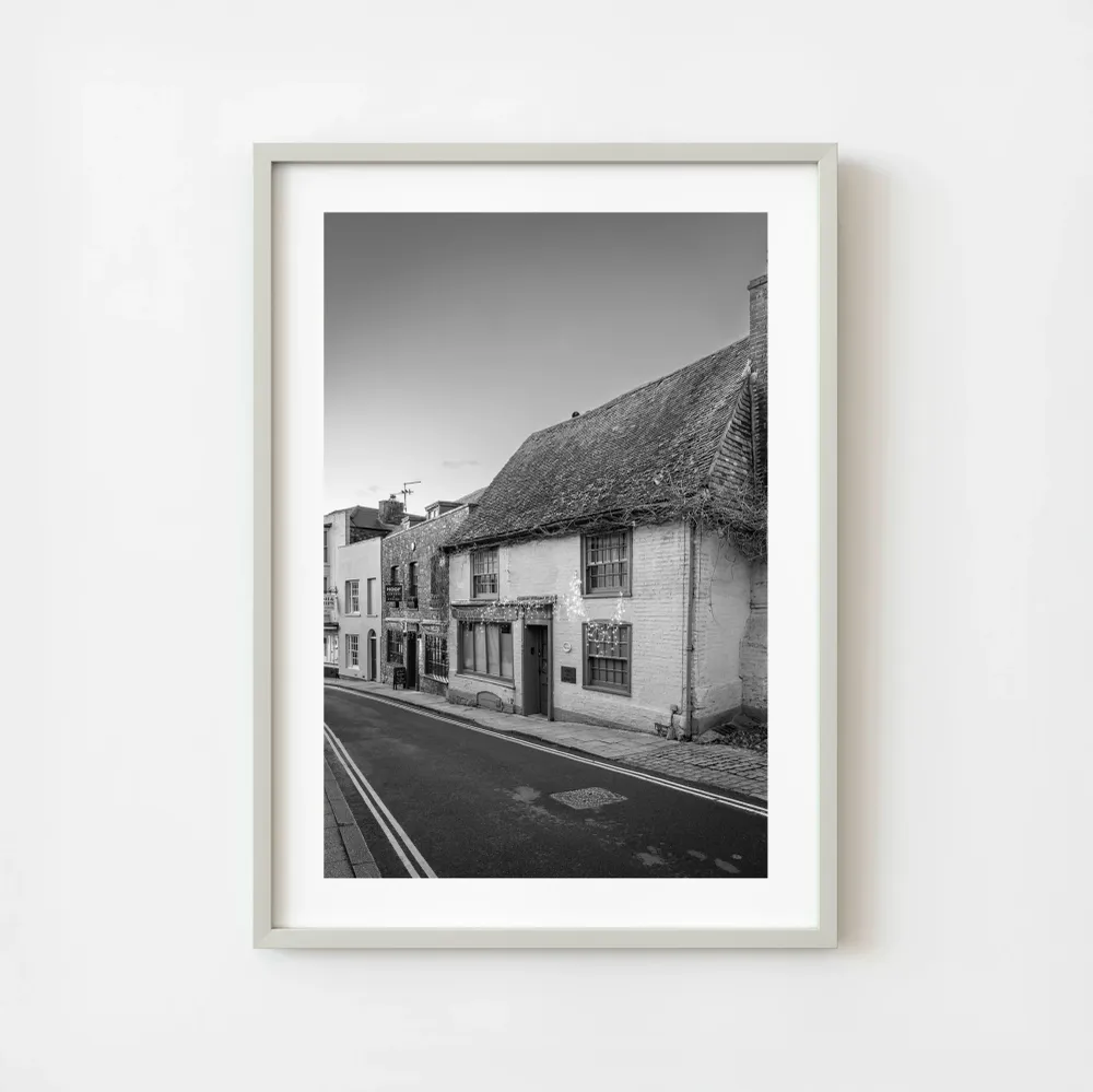 Angleterre East Sussex Rye Historic Street Evening Moody Noir et blanc Architecture Ville Photo Art Print | Édition limité...