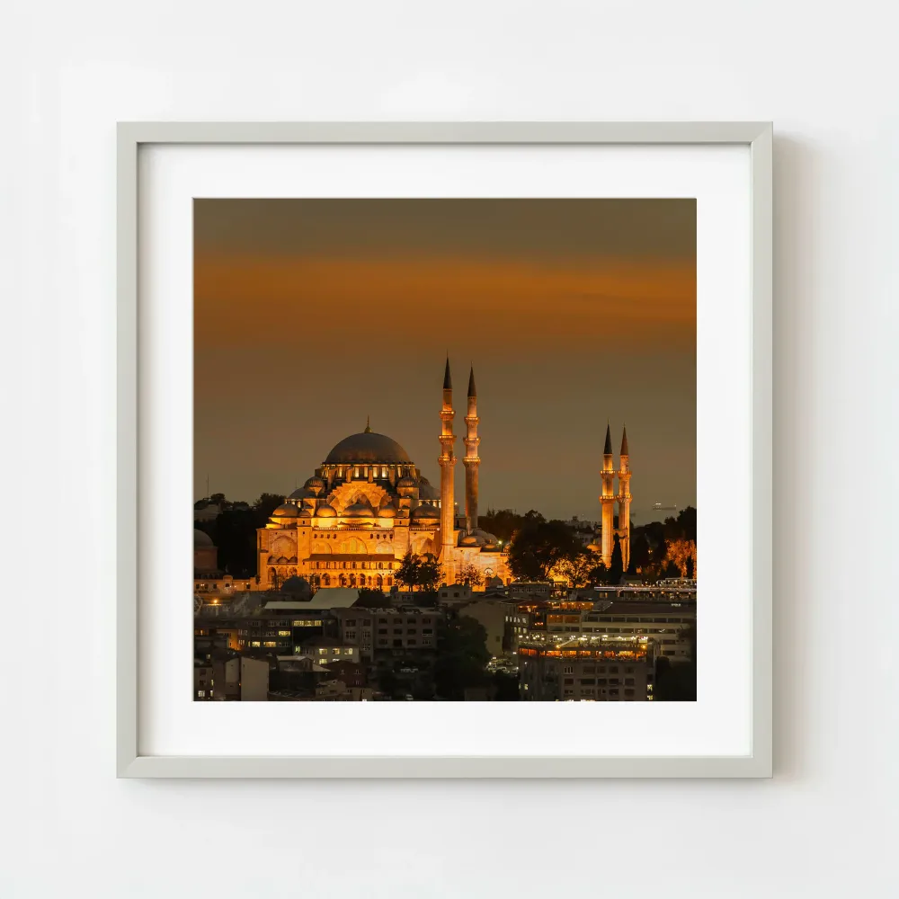 Turquie Province d'Istanbul Grande Mosquée d'Istanbul au crépuscule Architecture nocturne Tons chauds Photographie d'horiz...