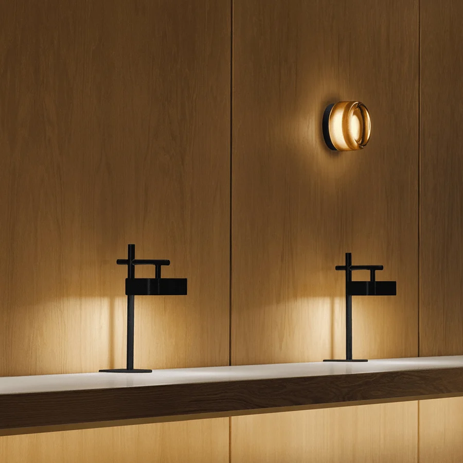 APPLIQUE BOUTON AMBRE AVEC BASE NOIRE DYKE & DEAN