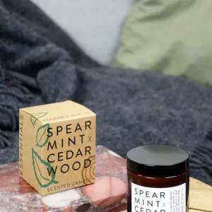 Bougie parfumée menthe verte x bois de cèdre / ESSENTIALS Coudre Berlin