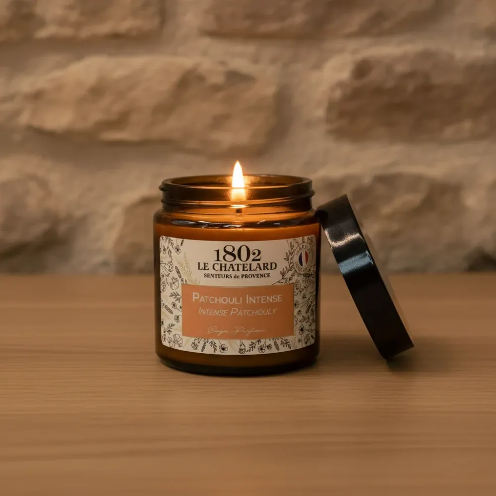 Bougie parfumée Patchouli Intense, cire végétale soja et coco - coulée à la main - 80g Le Chatelard 1802