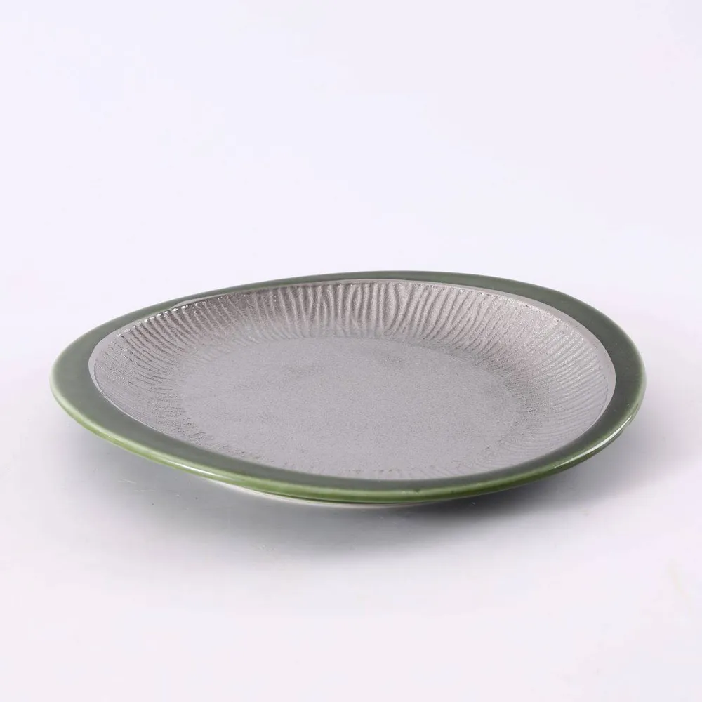 (PTC00427) Assiette en céramique verte et argentée de 11 po avec centre texturé