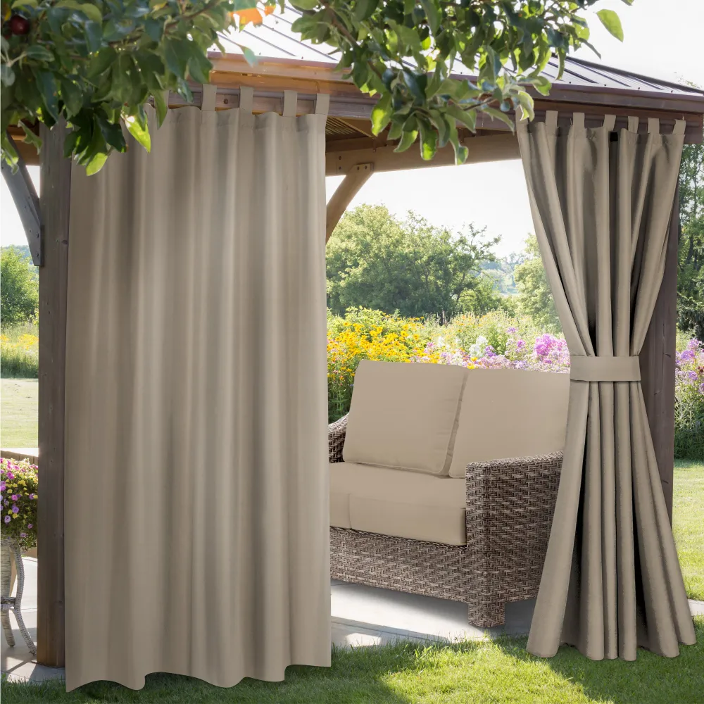 Rideau d’extérieur de couleur unie avec attaches autoagrippantes, 52 po x 84 po Giant Tiger