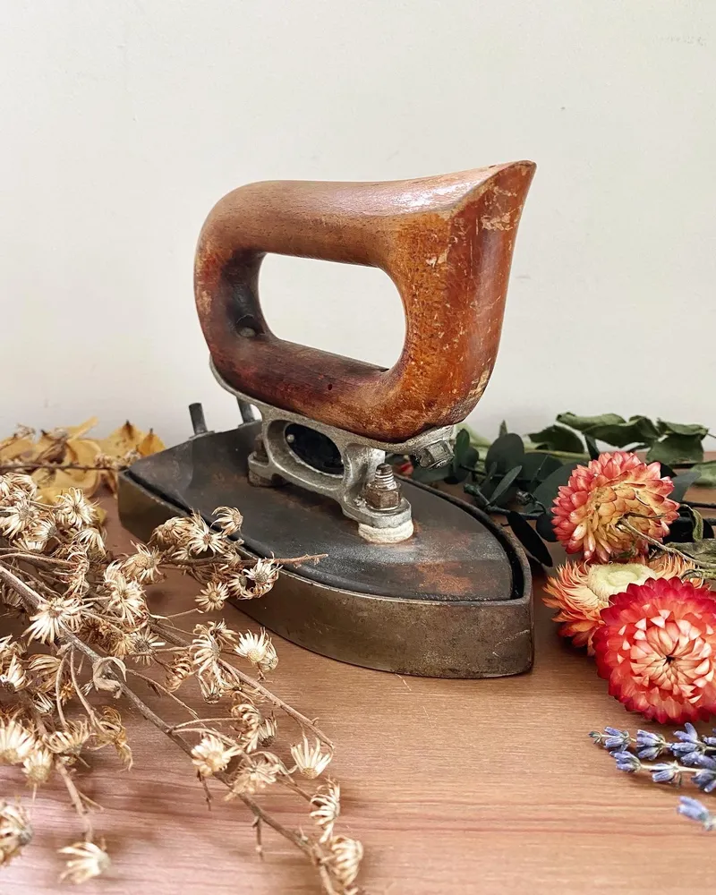 Fer à repasser démodé avec anse en bois | Garantie 2 Ans