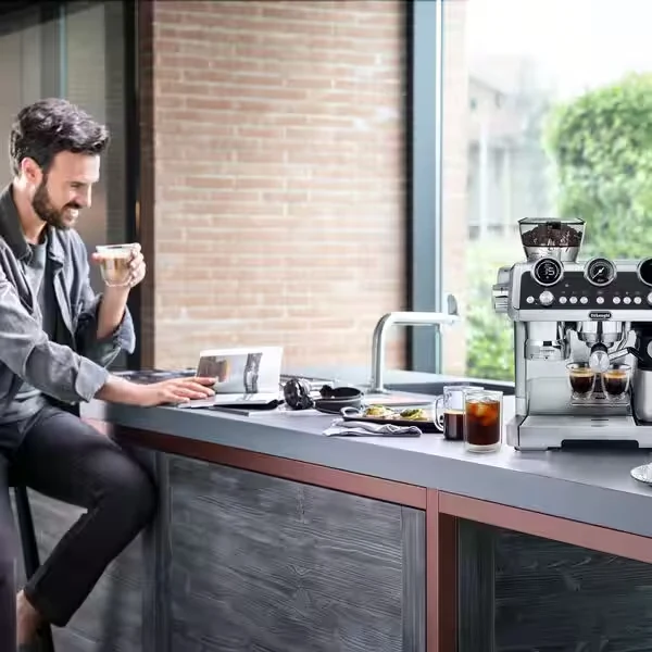 De'Longhi La Specialista Maestro Metalique avec 39 € de café offert