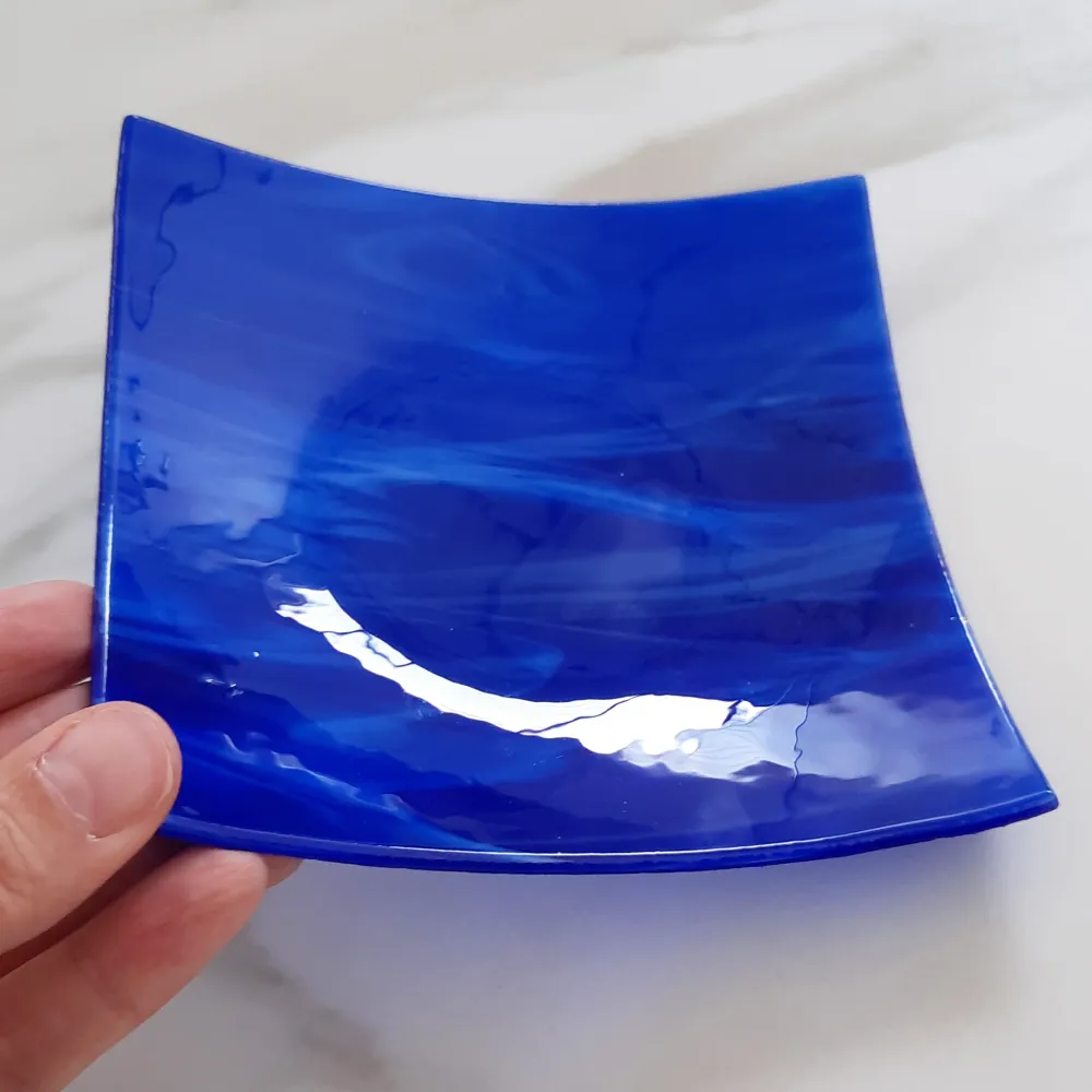 Assiette en verre de Murano bleu panaché – 13 x 13 cm | Pièce unique artisanale