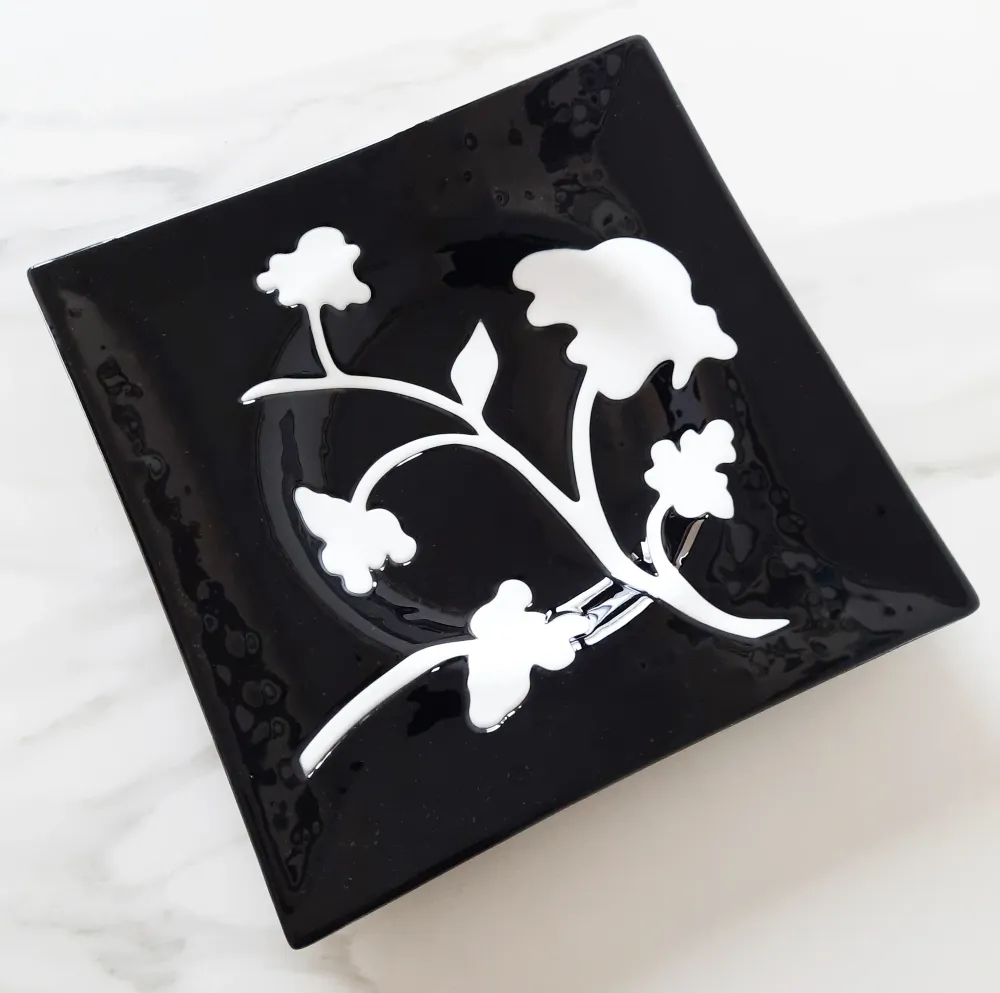 Assiette en verre de Murano incrusté noir – 28 x 28 cm | Pièce unique artisanale