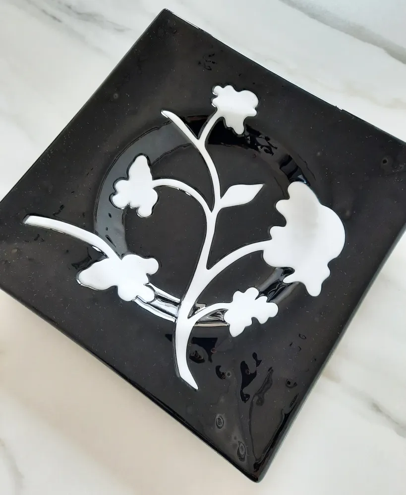Assiette en verre de Murano incrusté noir – 28 x 28 cm | Pièce unique artisanale